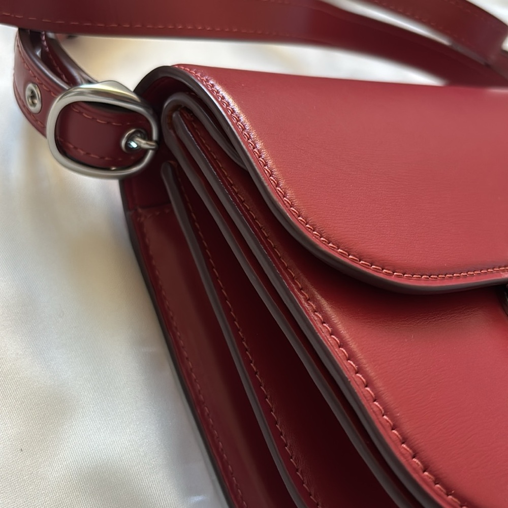 Coach Idol Bag (silver/enamel red) - Picture 9 of 17